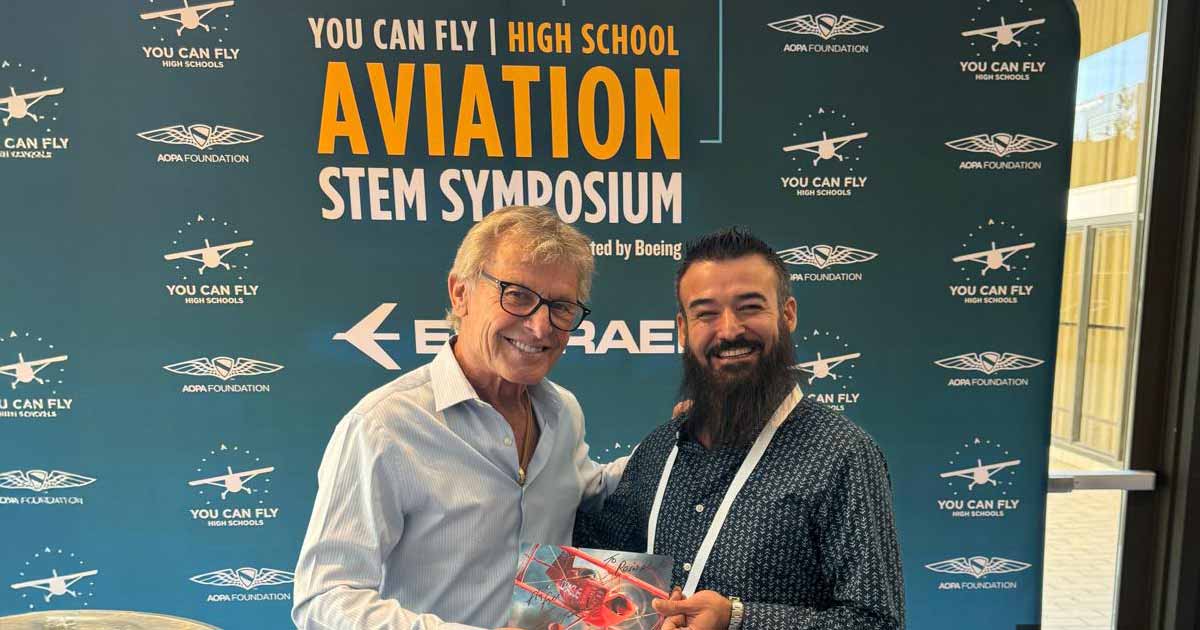 Sean D. Tucker with Reinaldo Valentino ata the AOPA HIgh School Aviation Symposium